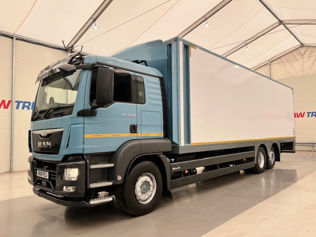 MAN TGS 26.320 6×2 Sleeper Cab Insulated Box Van