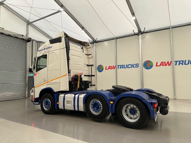 Volvo FH 500 Euro 5 6×2 Tractor Unit Safari Edition