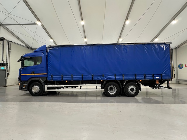Scania 114 340 6×2 Rear Lift Sleeper Cab Curtainsider