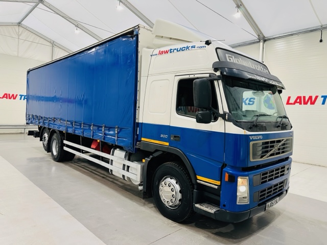 Volvo FM 300 6×2 Sleeper Cab Curtainsider