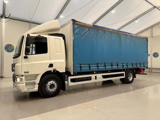 DAF CF65 220 Sleeper Cab Curtainsider Manual