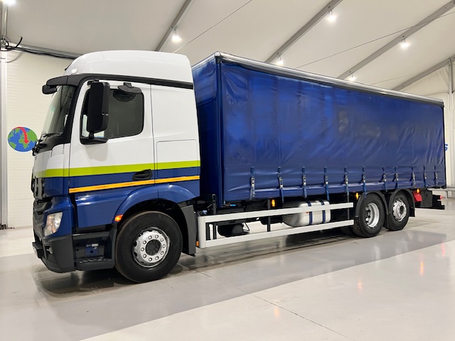 Mercedes Actros 2530 6×2 Sleeper Cab Curtainsider