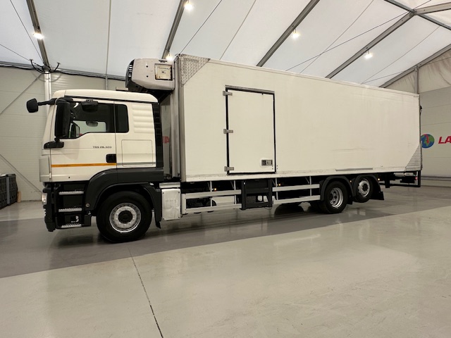 MAN TGS 26.320 6×2 Sleeper Cab Fridge Box