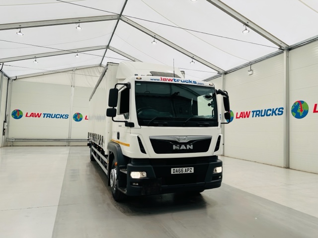 MAN TGM 18.250 Sleeper Cab Curtainsider