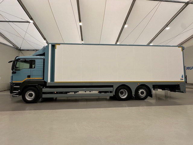 MAN TGS 26.360 6×2 Sleeper Cab Insulated Box Van