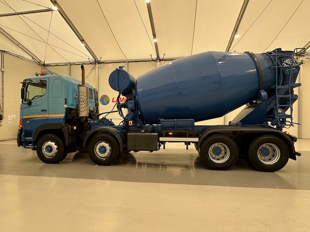 Hino 700 4123 8×4 Cement Mixer