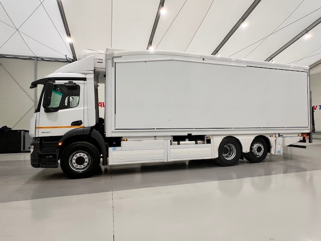 Mercedes Antos 2540 6×2 Rear Lift Day Cab Fridge Box