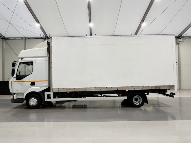 Renault Midlum 190 Sleeper Cab Box Van