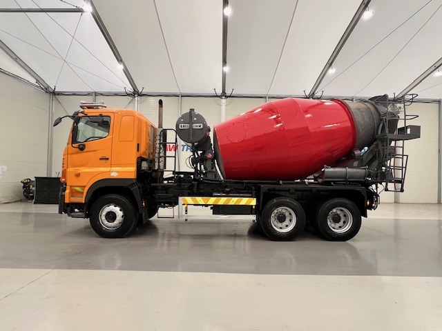 Hino 700 2813 6×4 Cement Mixer