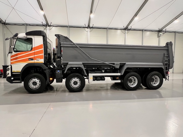 Volvo FMX 420 8×4 Day Cab Steel Tipper
