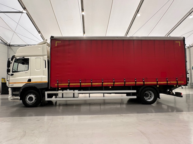 DAF CF 310 Sleeper Cab Curtainsider