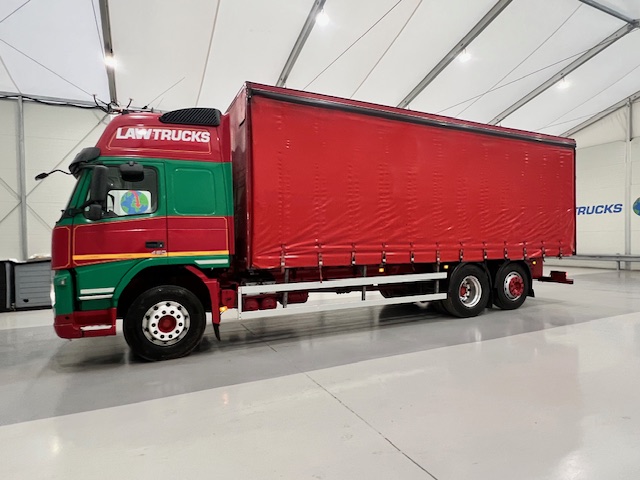 Volvo FM 450 6×2 Sleeper Cab Curtainsider