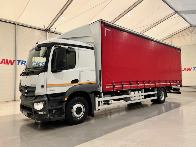 Mercedes Actros 1824 4×2 Sleeper Cab Curtainsider