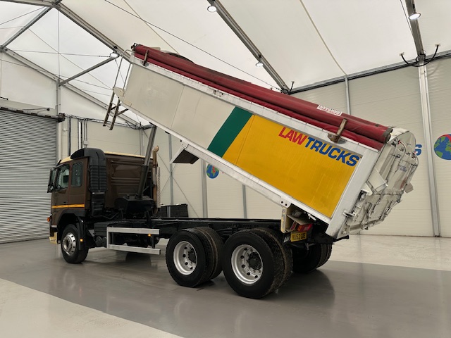 Volvo FM9 300 6×4 Sleeper Cab Tipper Manual