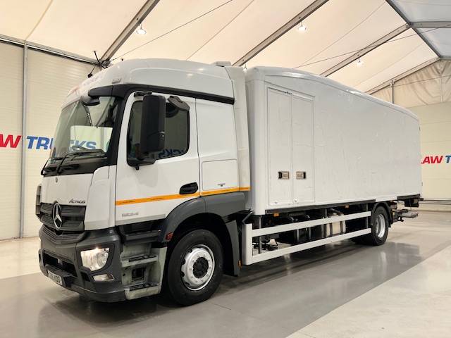Mercedes Actros 1824 4×2 Sleeper Cab Fridge Box
