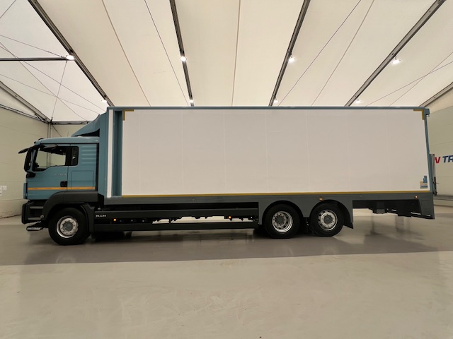 MAN TGS 26.320 6×2 Sleeper Cab Insulated Box Van