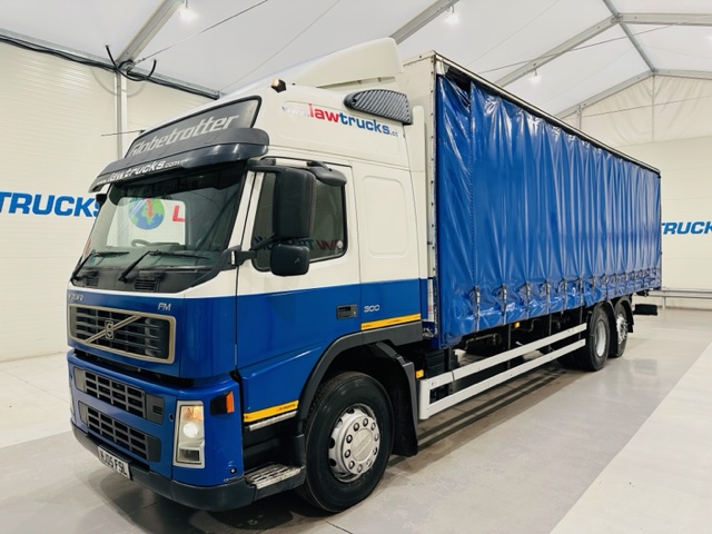 Volvo FM 300 6×2 Sleeper Cab Curtainsider