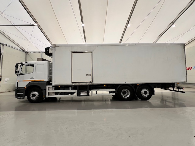 Mercedes Axor 2529 6×2 Rear Lift Sleeper Cab Fridge Box