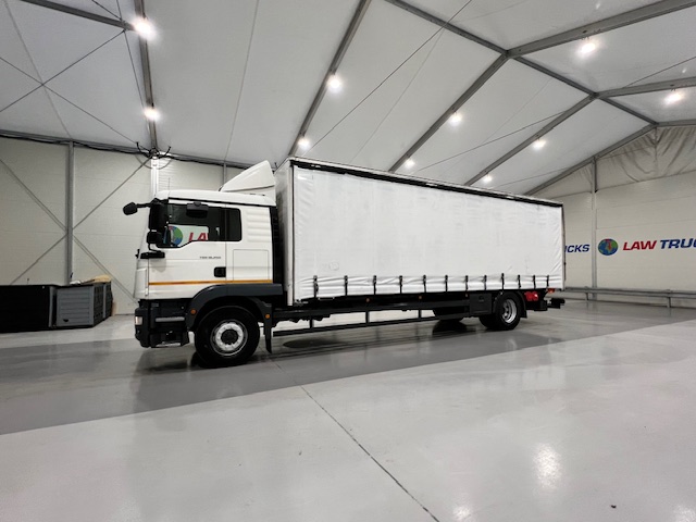 MAN TGM 18.250 4×2 Sleeper Cab Curtainsider