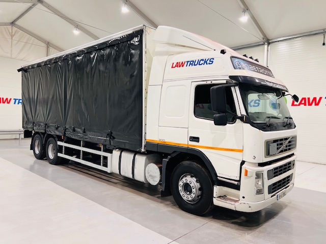 Volvo FM9 260 10 Tyre Sleeper Cab Curtainsider