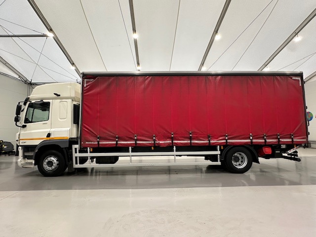 DAF CF 260 Sleeper Cab Curtainsider