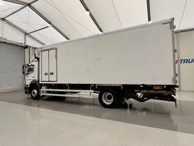 Mercedes Axor 1824 Day Cab Fridge Box