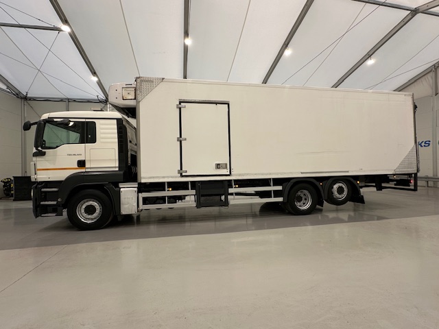 MAN TGS 26.320 6×2 Sleeper Cab Fridge Box