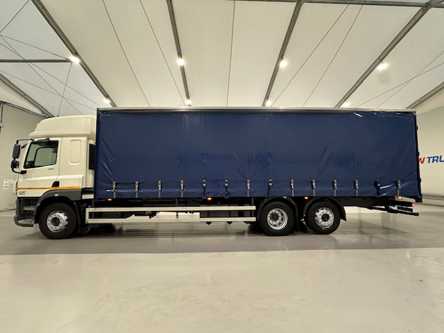 DAF CF 330 6×2 Rear Lift Sleeper Cab Curtainsider