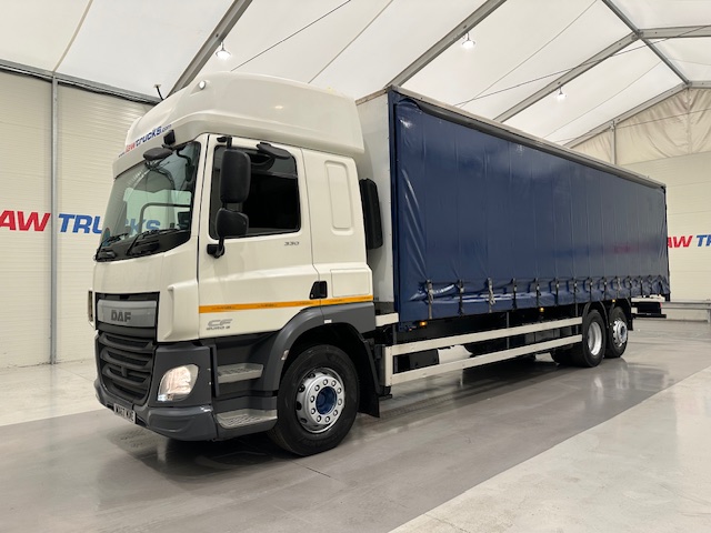 DAF CF 330 6×2 Rear Lift Sleeper Cab Curtainsider