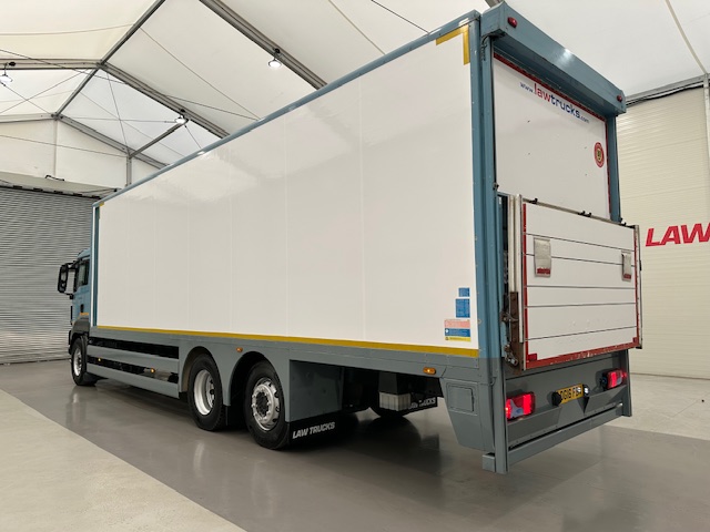 MAN TGS 26.360 6×2 Sleeper Cab Insulated Box Van