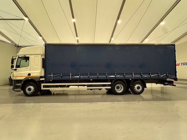 DAF CF 330 6×2 Rear Lift Sleeper Cab Curtainsider