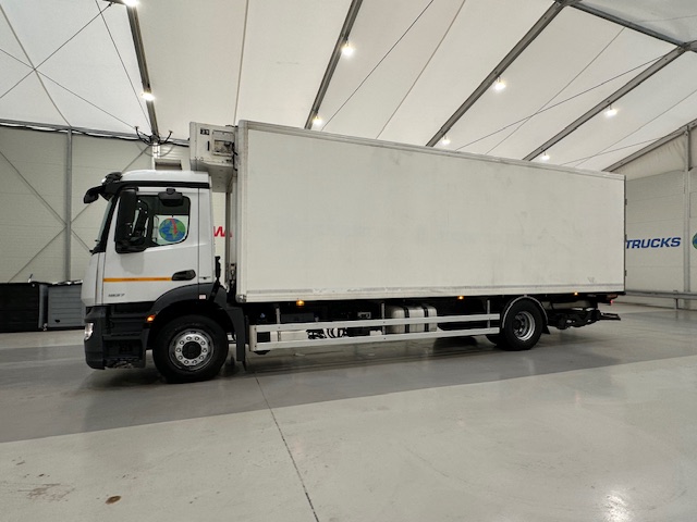 Mercedes Antos 1827 Day Cab Fridge Box