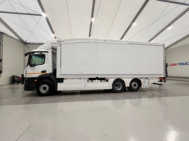 Mercedes Antos 2540 6×2 Rear Lift Day Cab Fridge Box