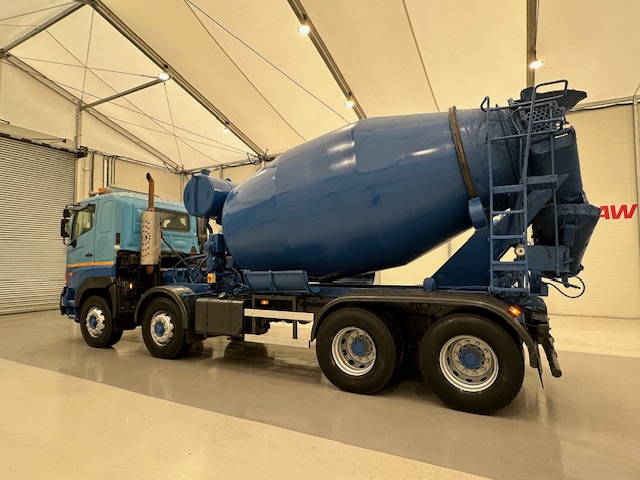 Hino 700 4123 8×4 Cement Mixer