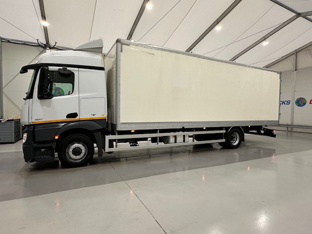 Mercedes Actros 1830 Sleeper Cab Box Van