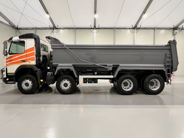 Volvo FMX 420 8×4 Day Cab Steel Tipper