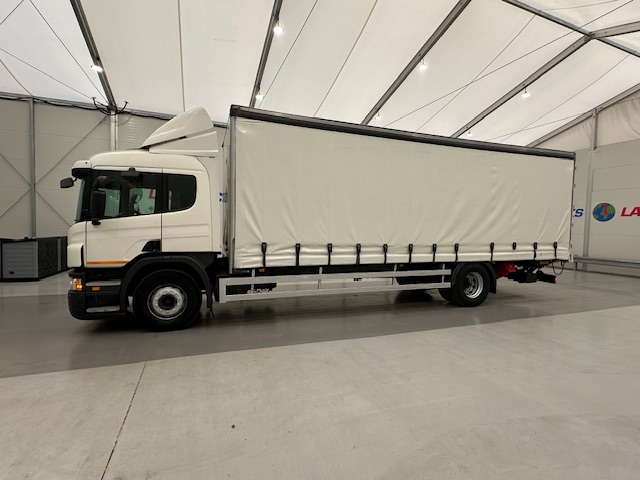 Scania P230 4×2 Sleeper Cab Curtainsider Manual