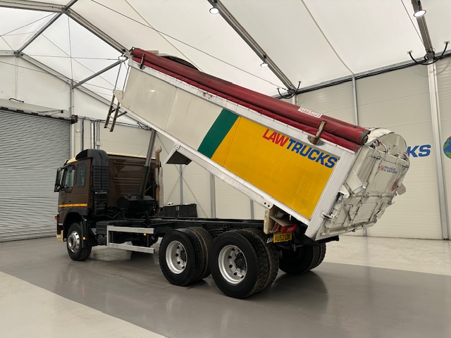 Volvo FM9 300 6×4 Sleeper Cab Tipper Manual