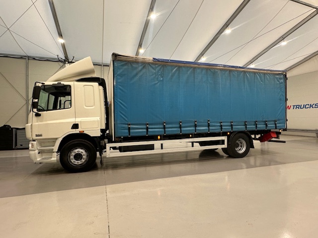 DAF CF65 220 Sleeper Cab Curtainsider Manual
