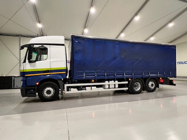 Mercedes Actros 2530 6×2 Sleeper Cab Curtainsider