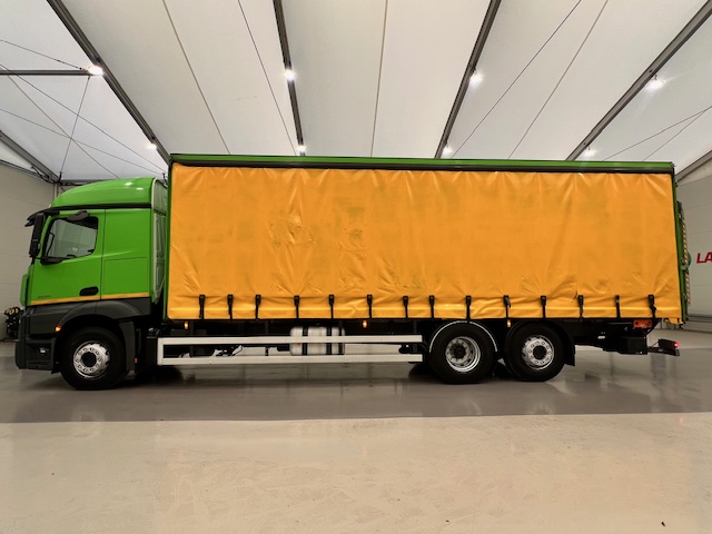 Mercedes Actros 2536 6×2 Sleeper Cab Curtainsider