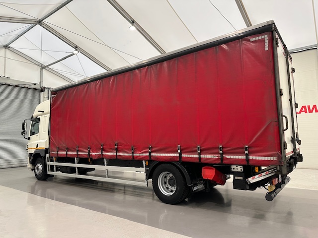 DAF CF 260 Sleeper Cab Curtainsider