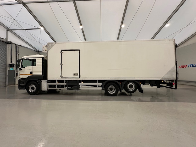 MAN TGS 26.320 6×2 Sleeper Cab Fridge Box