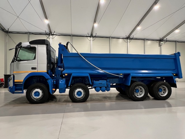 Volvo FMX 410 8×4 Day Cab Steel Tipper