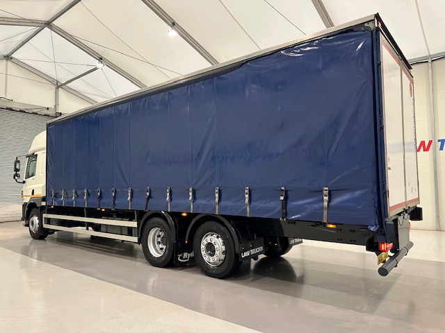 DAF CF 330 6×2 Rear Lift Sleeper Cab Curtainsider