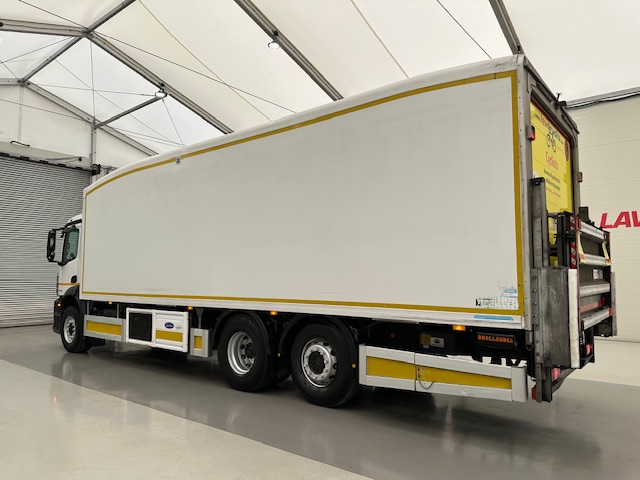 Mercedes Antos 2532 6×2 Rear Lift Day Cab Fridge Box