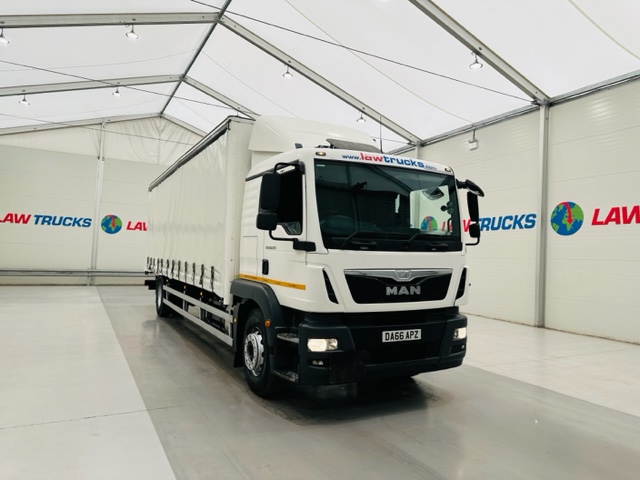 MAN TGM 18.250 Sleeper Cab Curtainsider
