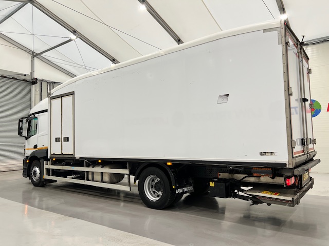 Mercedes Actros 1824 4×2 Sleeper Cab Fridge Box