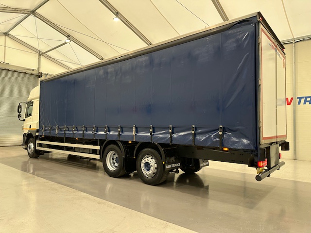 DAF CF 330 6×2 Rear Lift Sleeper Cab Curtainsider