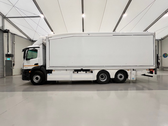 Mercedes Antos 2540 6×2 Rear Lift Day Cab Fridge Box